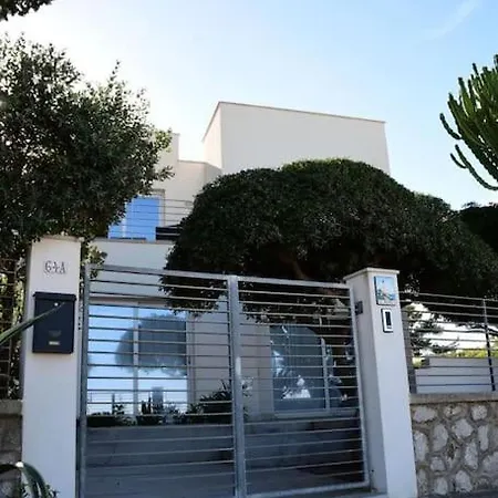 Luxury Fronte Mare 度假居 *